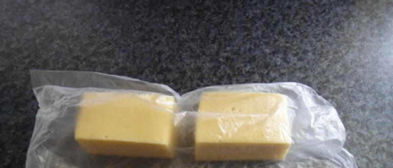 Как сделать рулеты из сыра с начинкой: рецепты с фото