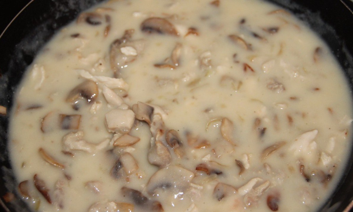 Жульен со сливками и грибами и курицей на сковороде рецепт с фото